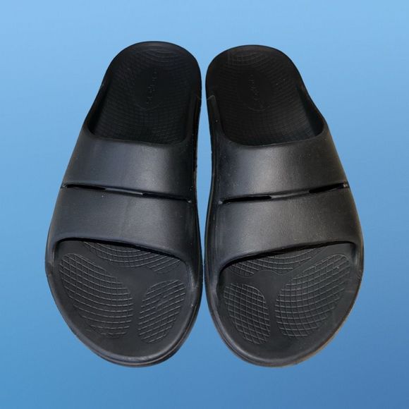Adult Oofos OOahh Black Recovery Slide Sandals Size M 7 W 9 - Picture 2 of 6